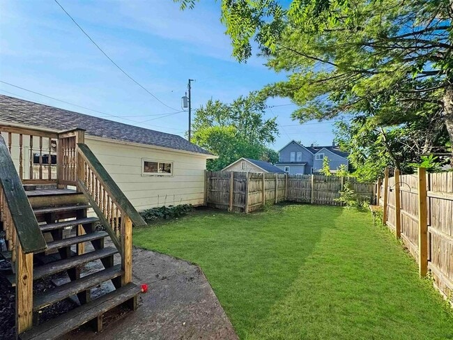 Photo - 1612 Mary St