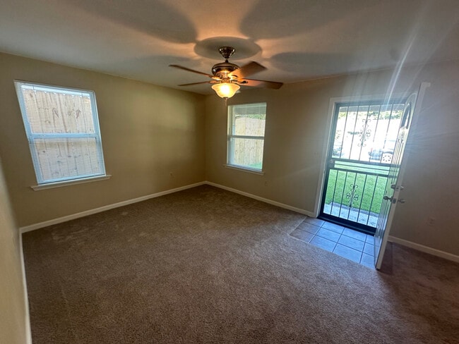 Photo - 1045 E Rossiland Cir