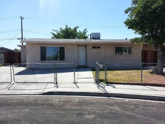 Building Photo - LOVELY 3 BEDROOM 1 BATH HOME! COME SEE TODAY!