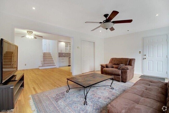 Building Photo - 619 Madison St Unit 1B Rental