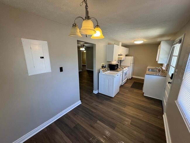 Photo - Cozy 3 Bedroom Downtown Apex Home