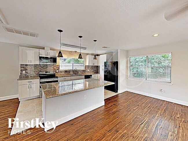 Photo - 22826 Provincial Blvd