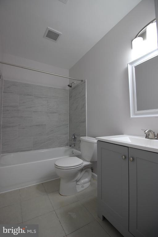 Building Photo - 2432 Glengyle Dr Unit 236 Rental