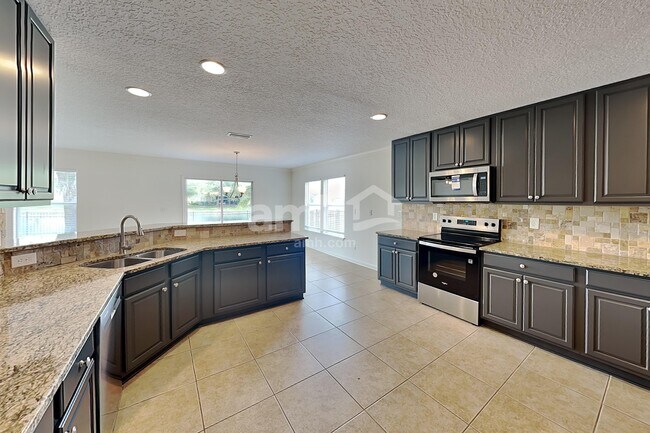 Photo - 385 Bostwick Cir