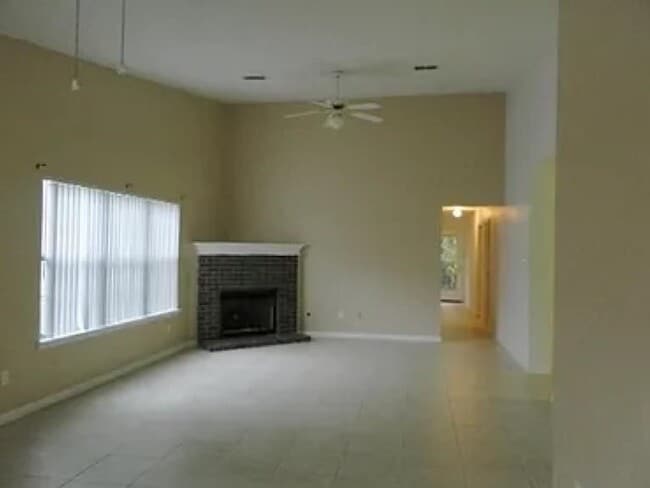 Photo - 7323 Hollis St