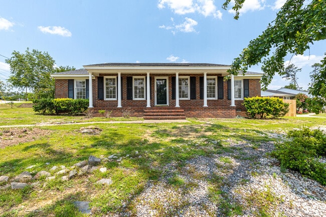 Building Photo - 221 Kings Chapel Rd Rental