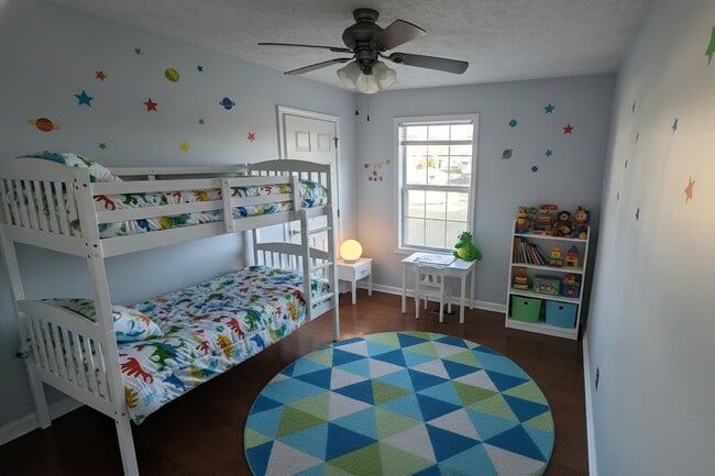 Photo - 912 Lyme Brook Ln