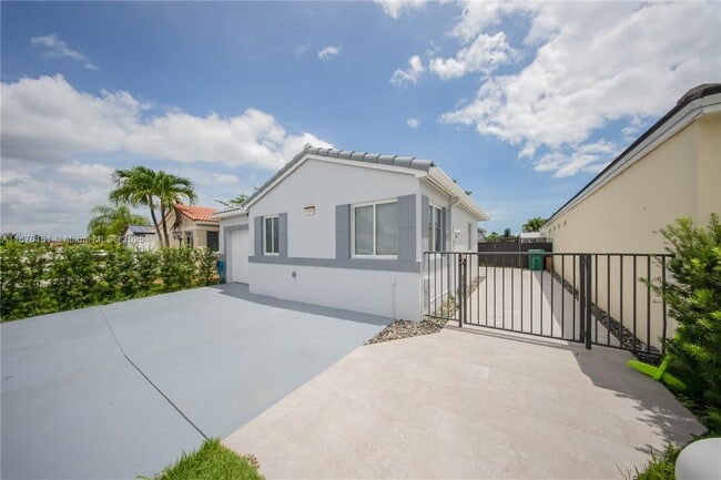 Photo - 17079 SW 142nd Pl