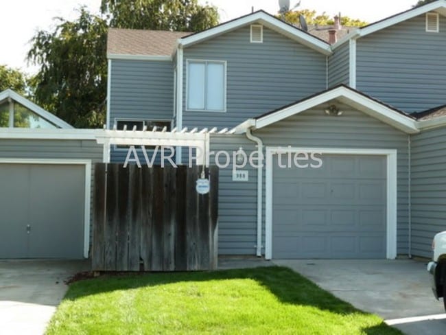Building Photo - Upgraded Livermore townhome with lots of natural light!