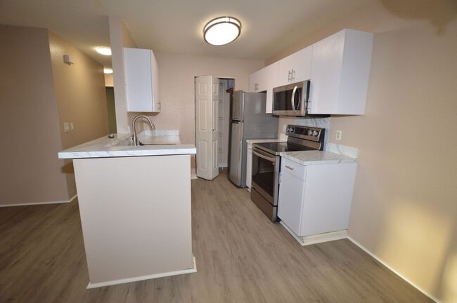 Photo - Parkview at Waikele - Ground floor Townhouse 2 bedrooms, 2 baths with 2 parking Avail 2/1/25