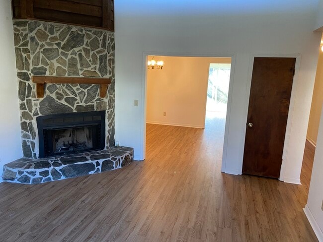 Photo - 5010 Hawthorne Ct