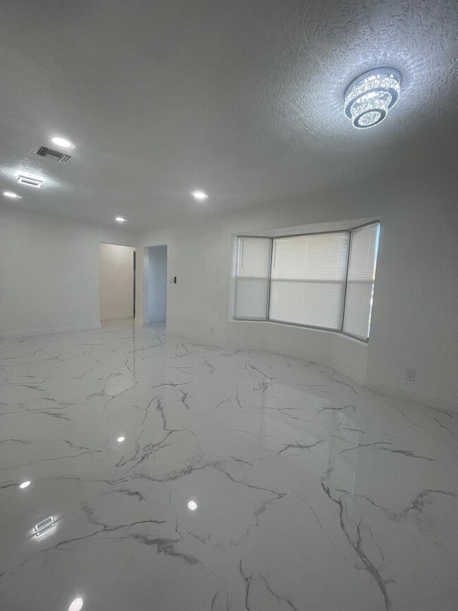 Photo - 3290 NW 39th St