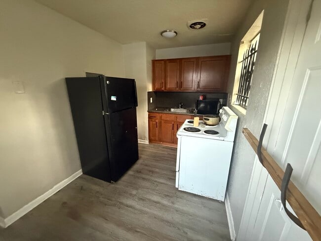112 W 17th St Unit 1