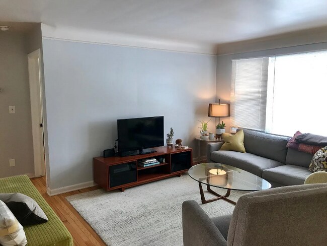 Photo - 2130-2132 Washtenaw Ave Unidad 2132