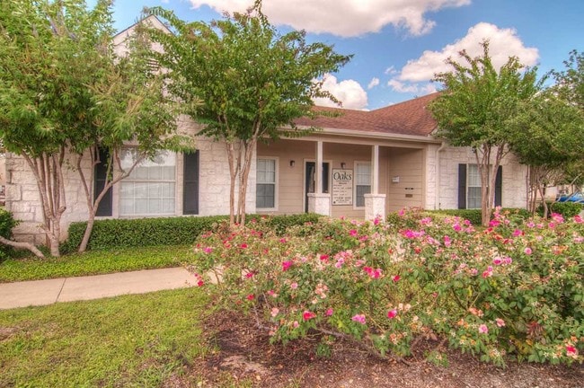 Brenham Oaks - Brenham Oaks Apartments