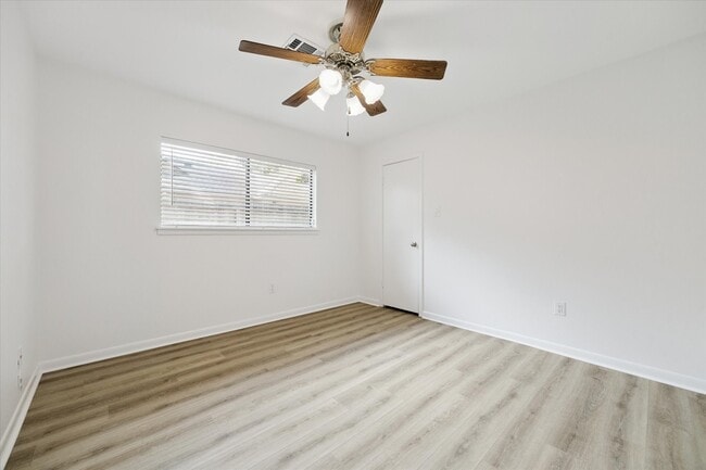 Photo - 15703 Whitewater Ln