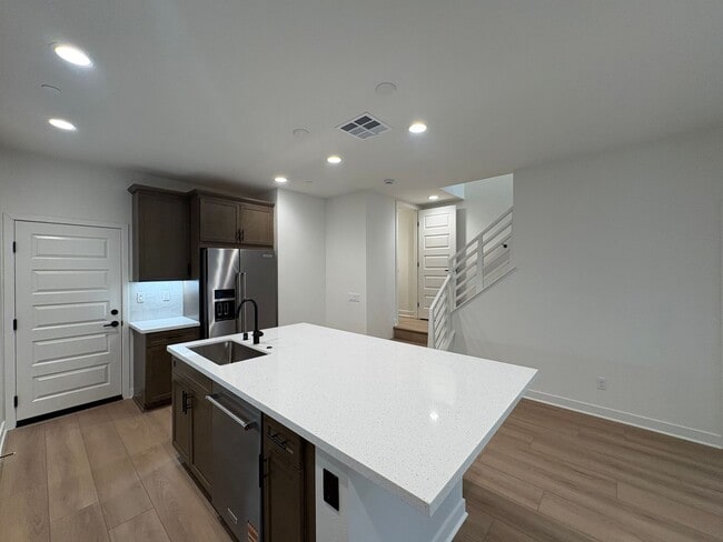 Building Photo - Modern 3BD/3BA in San Marcos