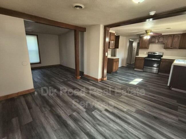 Photo - 2308 Waneta Ave