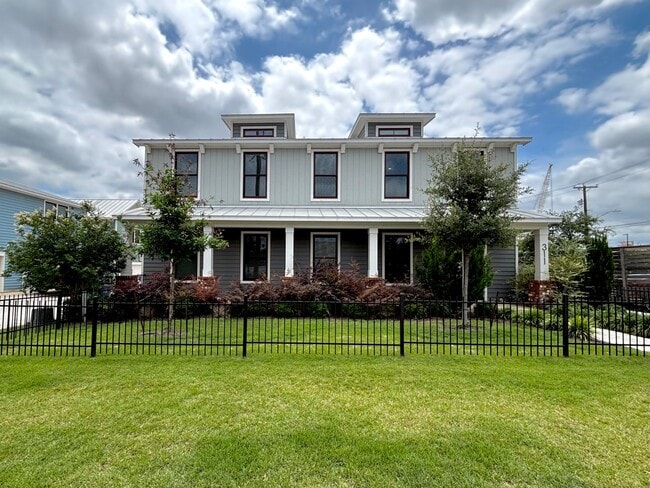 311 E Evergreen-19 - 311 E Evergreen-19 Unit 19