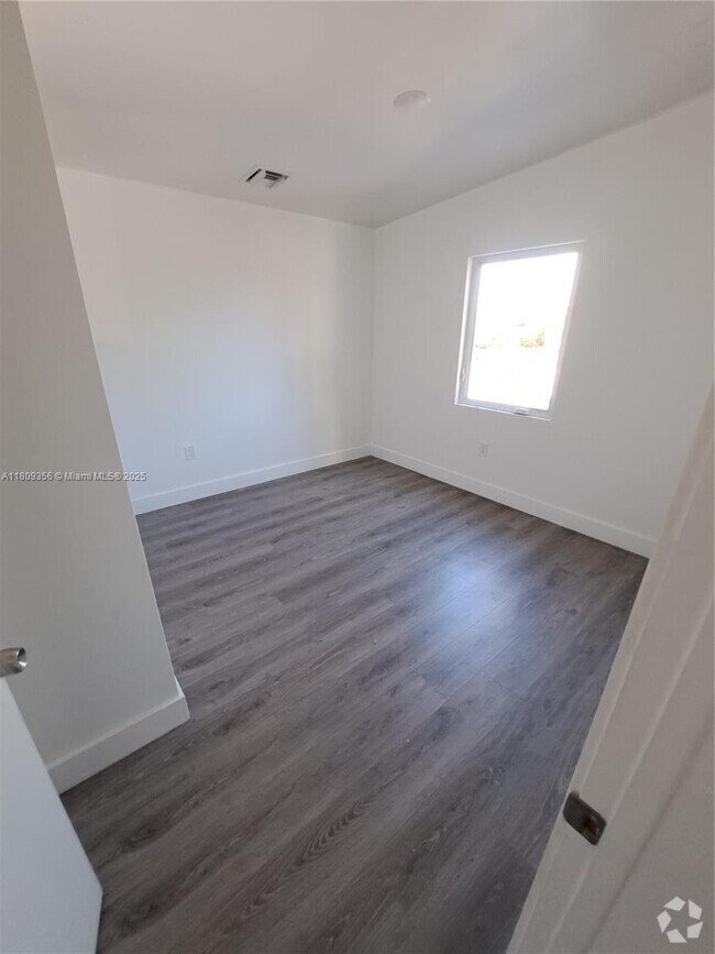 Building Photo - 5266 NW 24th Ave Unit A Rental