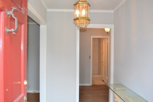 Photo - 388 Collier Rd NW