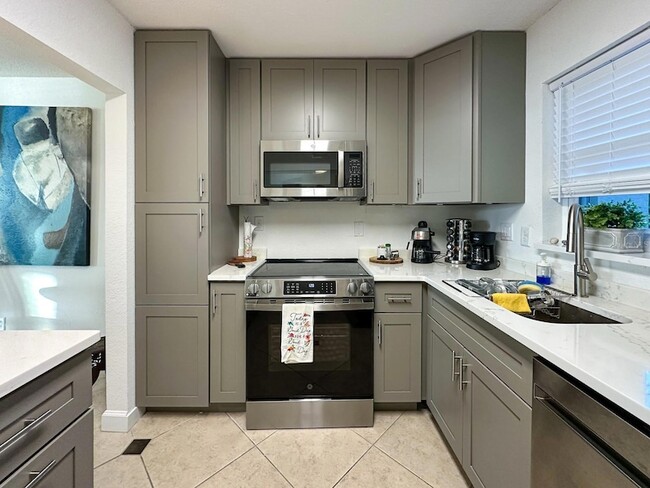 Photo - 7920 Sun Island Dr S Unidad 102