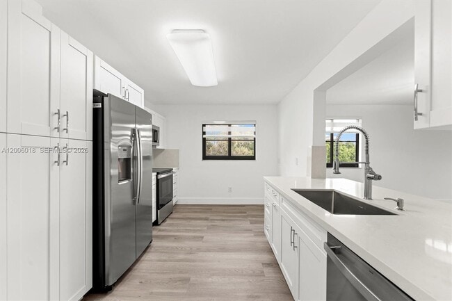 Photo - 16171 Blatt Blvd Unidad 401