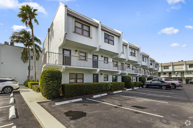 Building Photo - 1300 Seaway Dr Unit 7 Rental