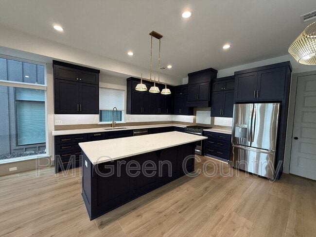 Photo - 130 E Elgin St