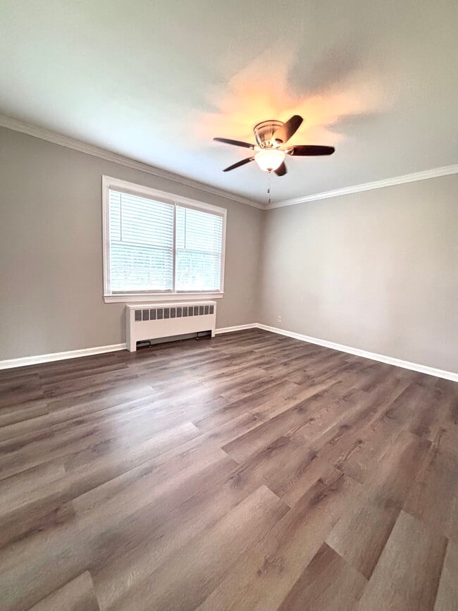 Building Photo - 1700 Roslyn Dr Unit 21D Rental