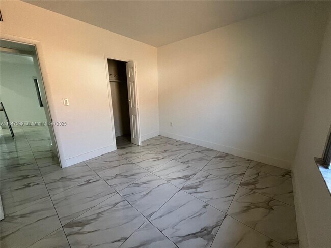 Photo - 750 E 42nd St