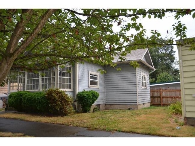 Photo - Adorable Cottage Style Home Near Reed College and Woodstock and Trader Joes.