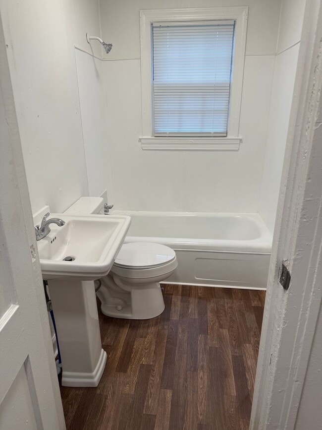 Photo - 808 D St