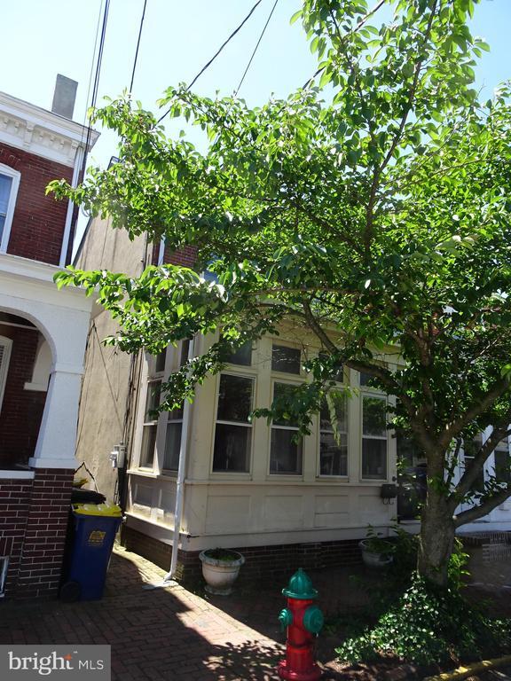43 W 5th St