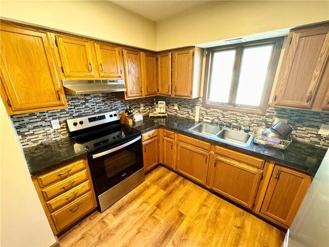 Photo - 25 Hanover Ave