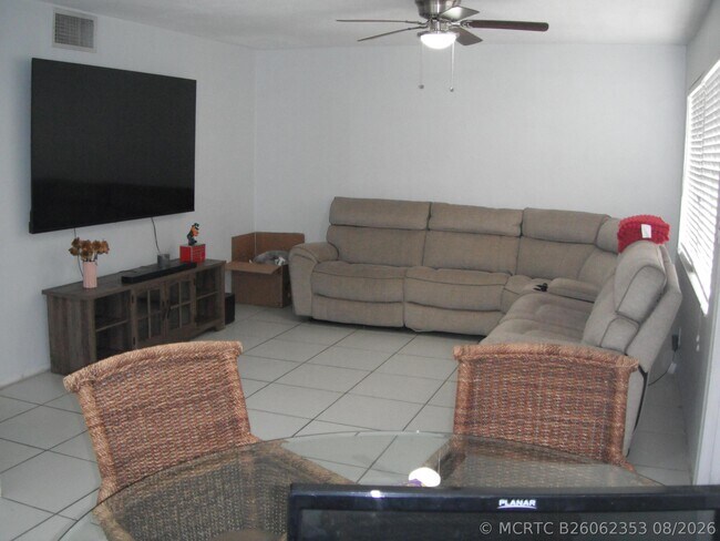 Building Photo - 4169 SW 67th Ave Unit 205A