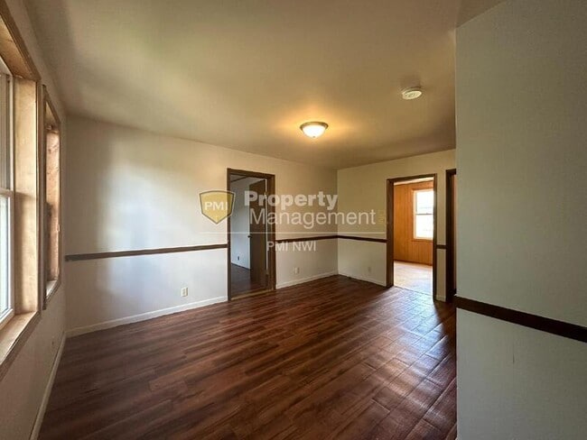 Photo - 225 Maple St