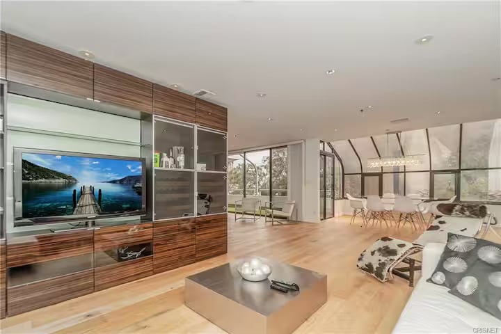 Photo - 121 S Hope St (Los Angeles, CA)