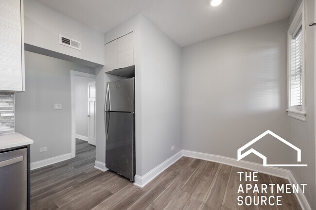Photo - 6148 N Francisco Ave Unidad 3A