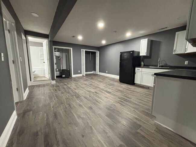 Photo - 4 Bed | 1 Bath | Remodeled Apartment - Large Space Unit Apt D