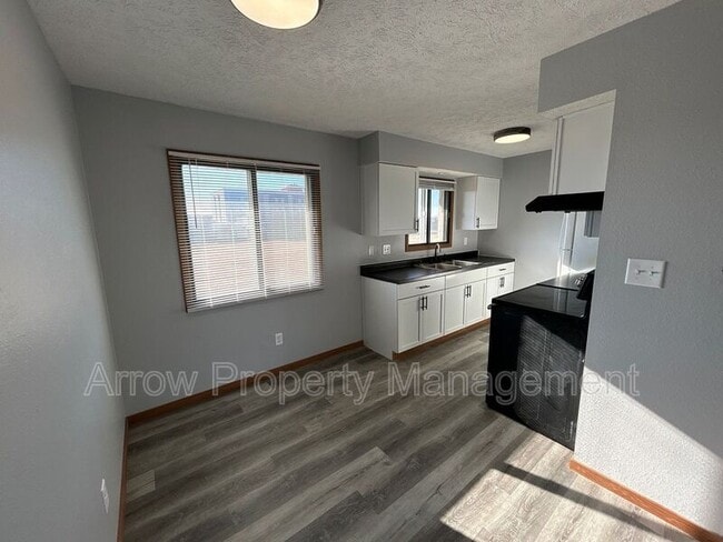 Photo - 2481 E 5th Ave
