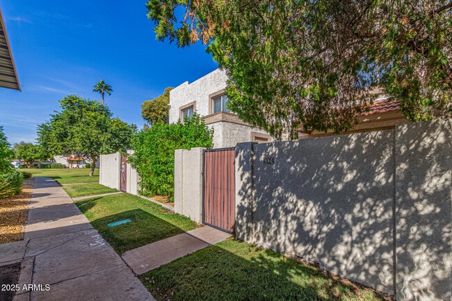 Photo - 6124 N 79th St