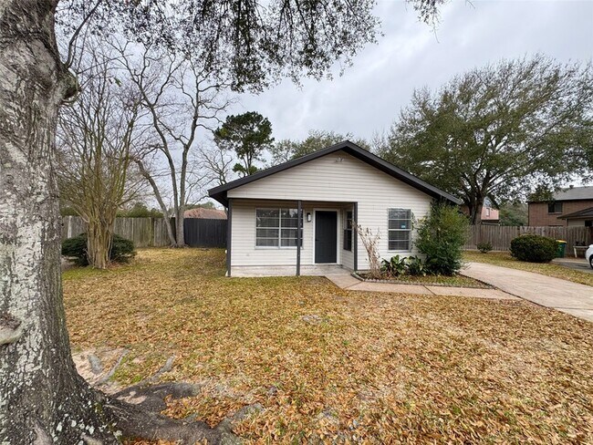 Photo - 918 Bolton Ct