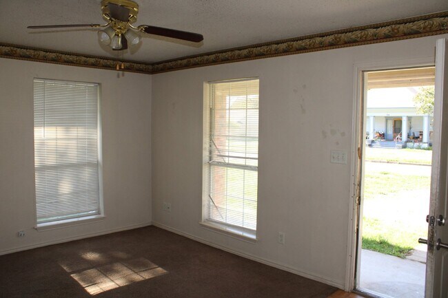 Photo - 701 SW 1st St Cooper, TX