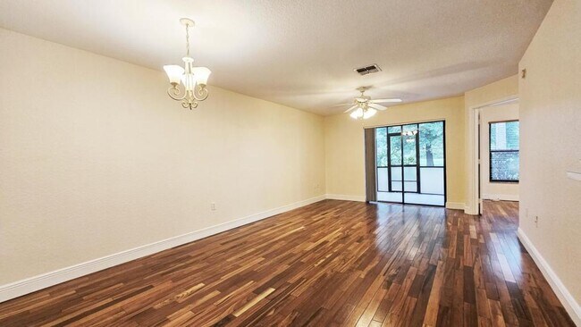 Photo - 7813 Sugar Bend Dr