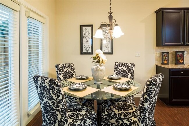 Photo - 5022 Garrett Ct