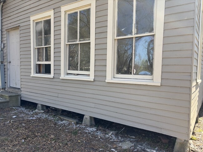 Photo - 423 Sampson St