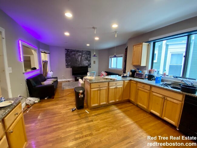 Photo - 74 Ashford St Unit 1
