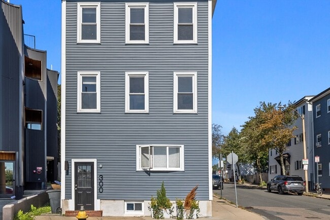 Building Photo - 300 Marginal St Unit 3 Rental