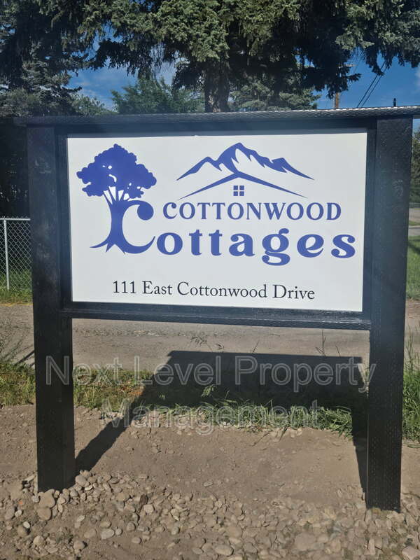 111 E Cottonwood Dr